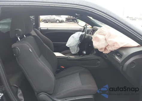 2021 Dodge Challenger Sxt z USA, uszkodzony, nr VIN 2C3CDZAG3MH542555